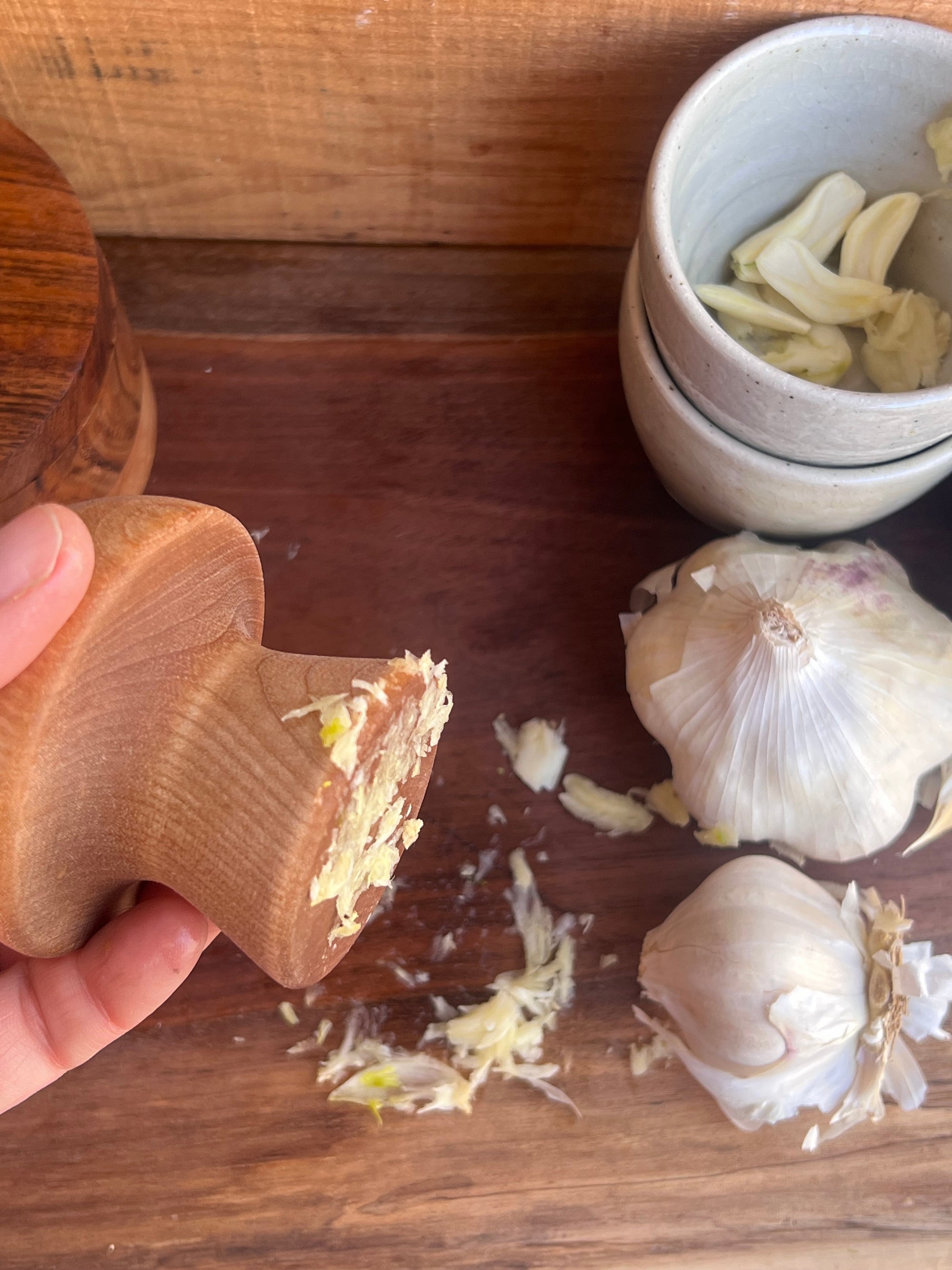 Crack & Peel Garlic Popper & Herb Crusher