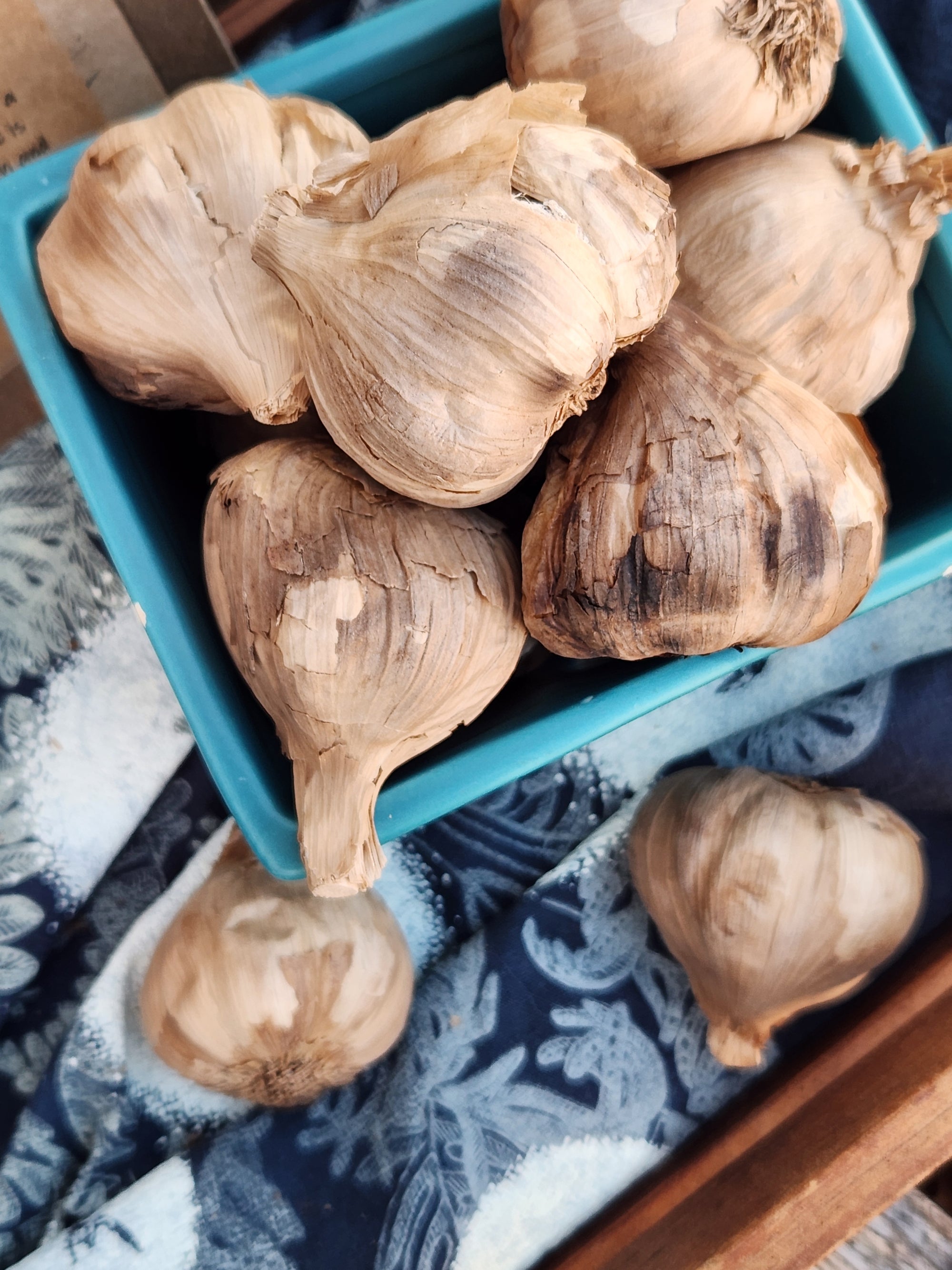Black Garlic ( 1 head)